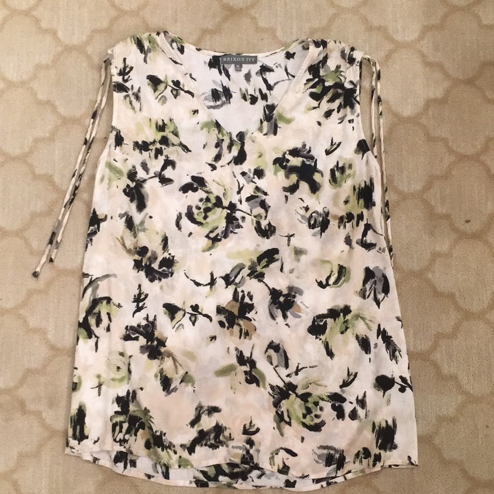 Sleeveless top - like new!